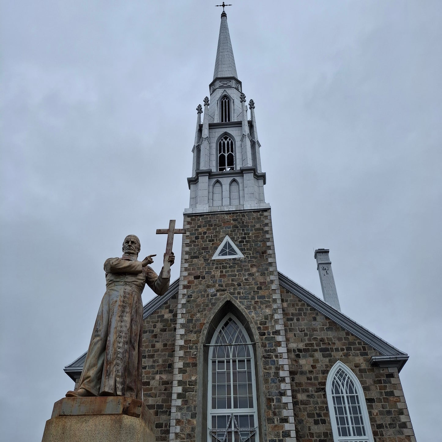 Église et monument Edouard Quertier