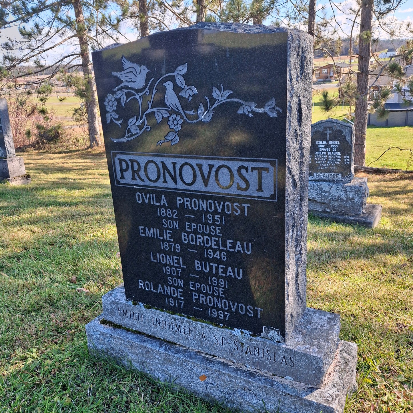 Pierre tombale d'Ovila Pronovost